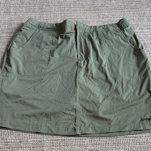 Arctix Dresses & Skirts - Arctix Women's Active Olive Skirt with Built-in Shorts SZ L
